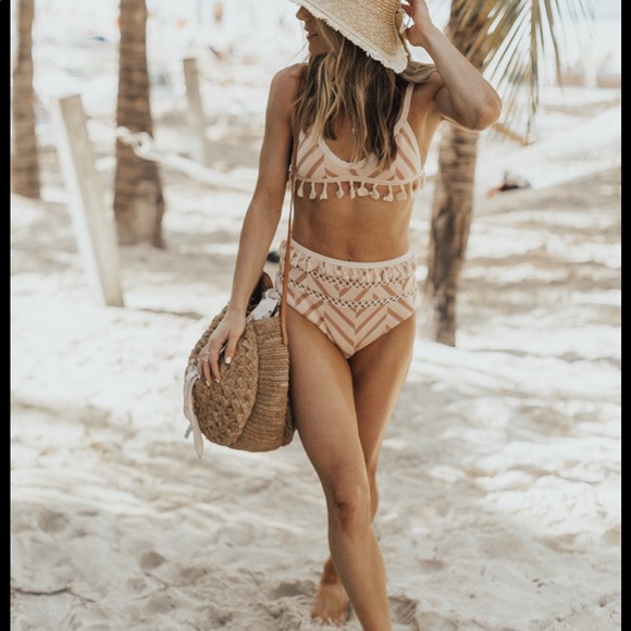 ⚡️TULAROSA•TOP•Swim⚡️ - Picture 3 of 8